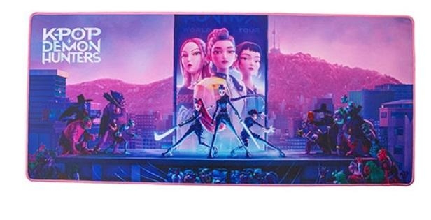 K-POP Demon Hunters desk mat XL - Takedown Huntrix (80 x 35 cm)