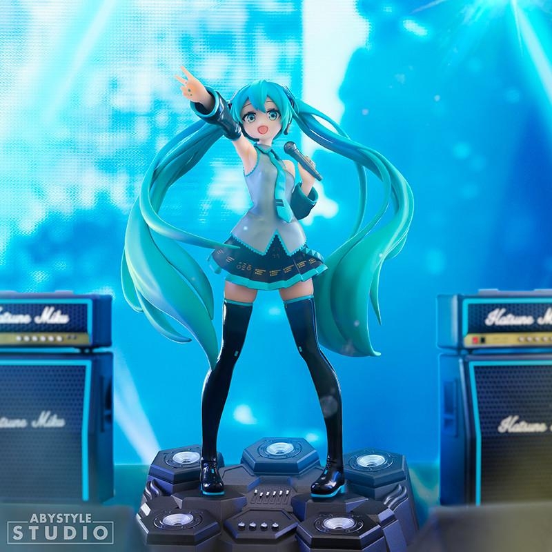 Hatsune Miku figurine (high: 18 cm)