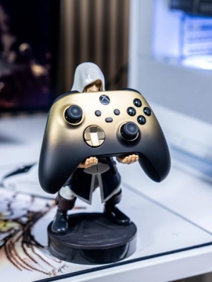 Assassins Creed Black Flag Edward Cable Guy phone & controller holder (20 cm)