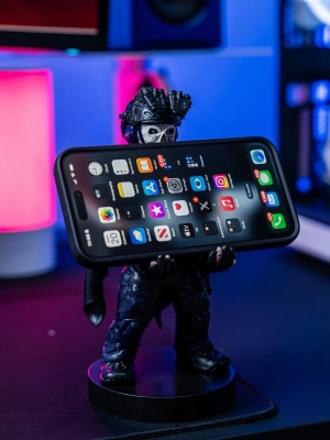 Call of Duty Warzone Ghost - Zombie phone & controller holder (20 cm)